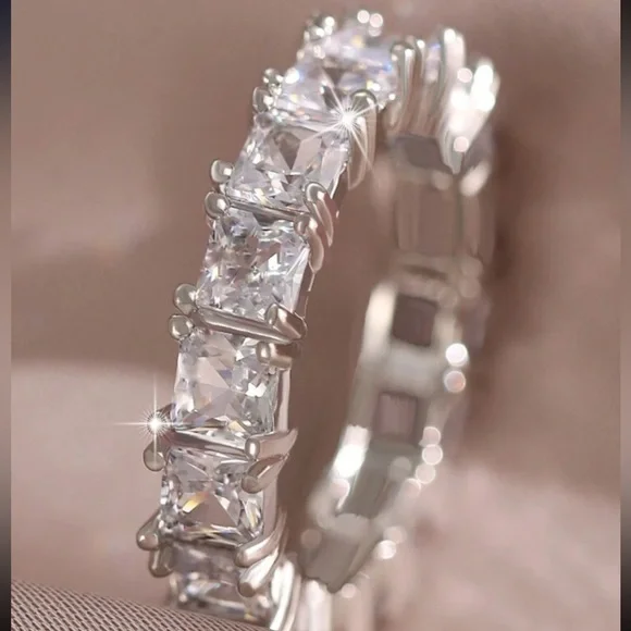 Elegant Ellipse Ring - Picture 3 of 3